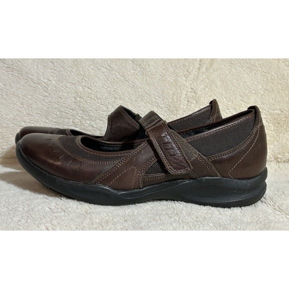 Clarks Wave Walk Shoes Womens 9M Mary Janes Brown Leather Casual Comfort EUC - Picture 1 of 6